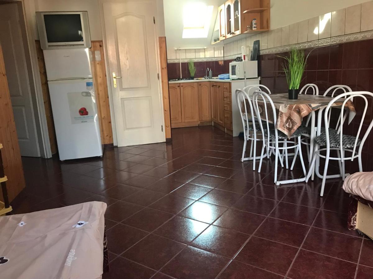 Edu Apartman Hajdúszoboszló Exteriör bild