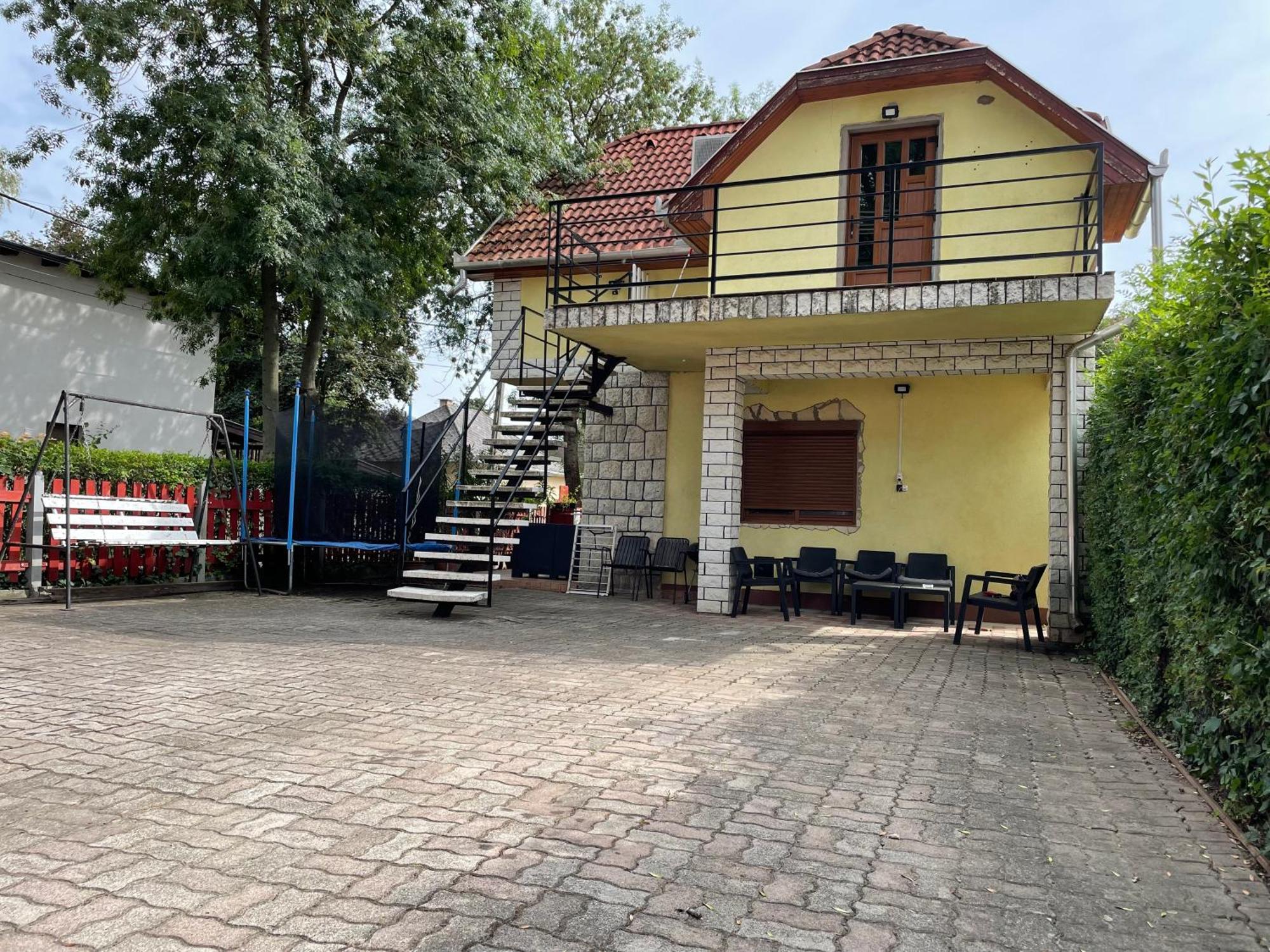 Edu Apartman Hajdúszoboszló Exteriör bild