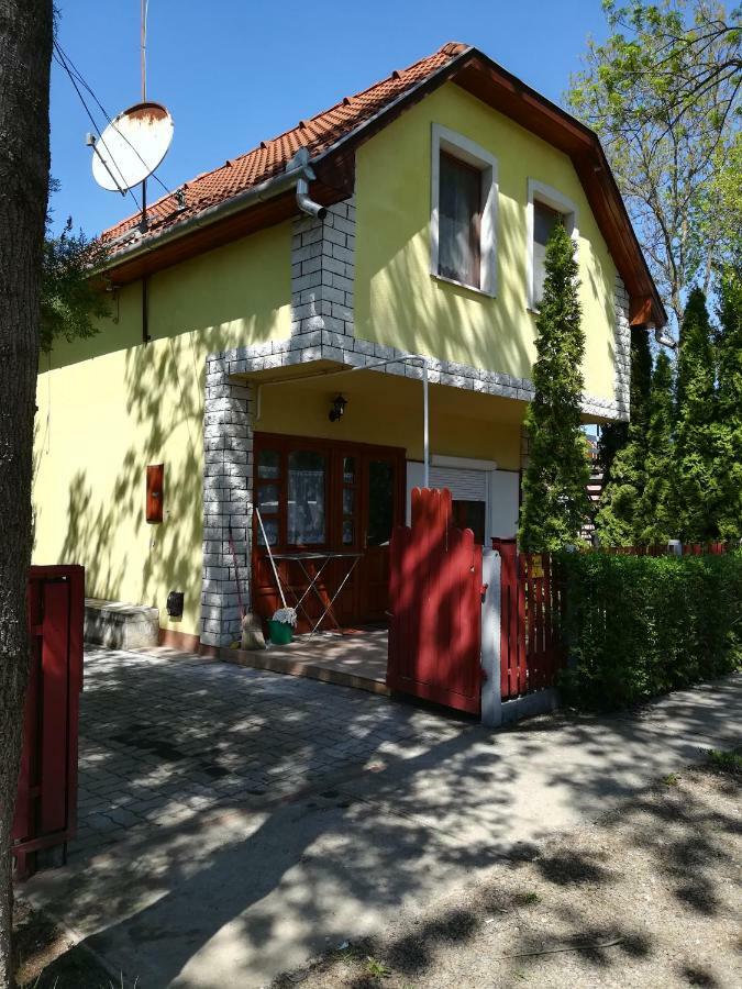 Edu Apartman Hajdúszoboszló Exteriör bild